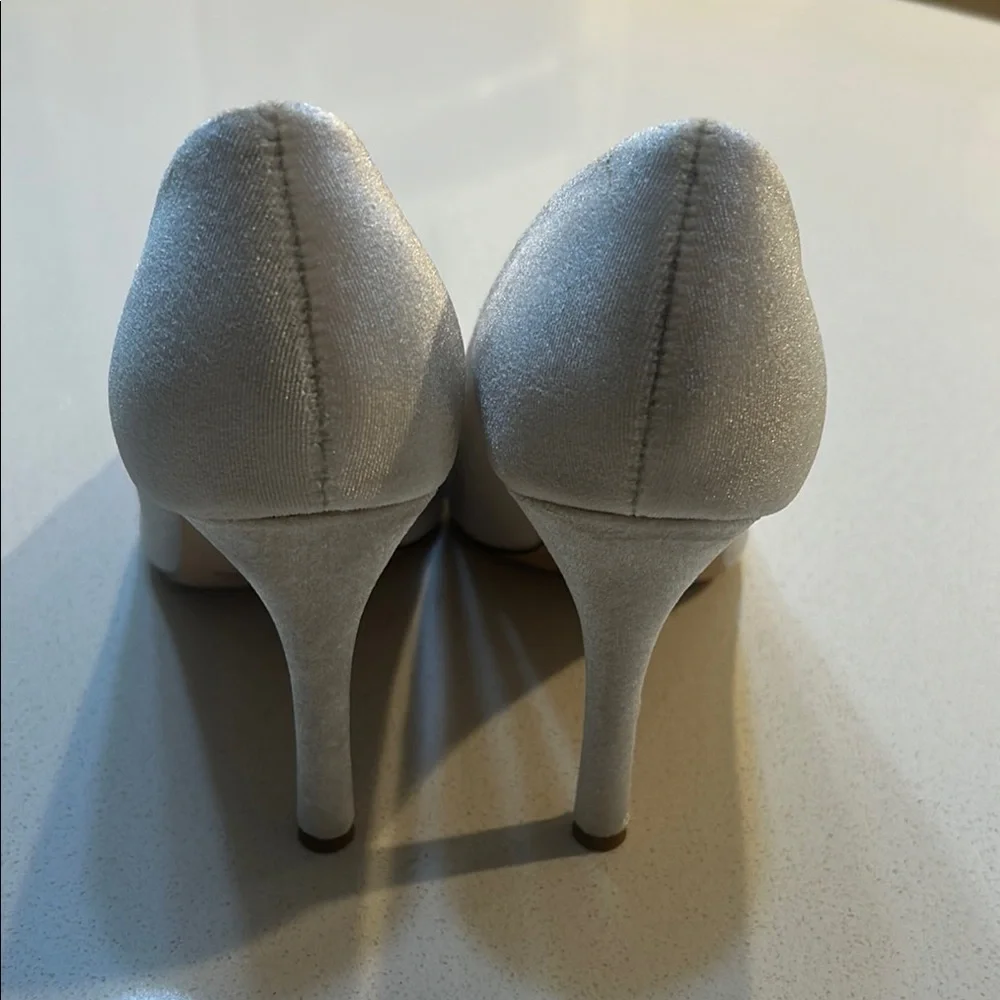 Women's Nicola Bathie x ANTONIO MELANI Suede Cream Pointed-Toe Heels - Picture 5 of 6
